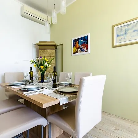 The Midpoint Appartement
